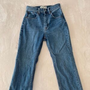 Abercrombie Ultra High Rise Ankle Straight Jean in Medium